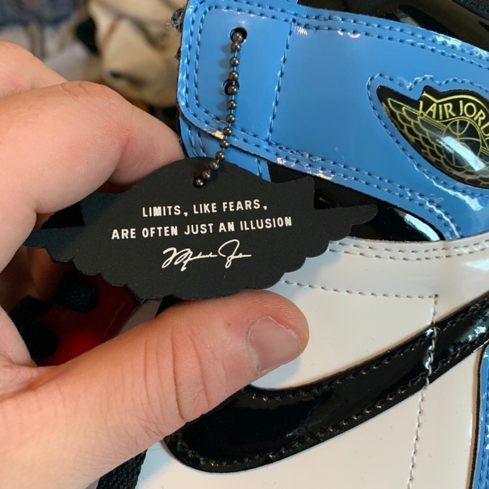 Air Jordan 1 Retro High Og Fearless - Picture 5 of 8